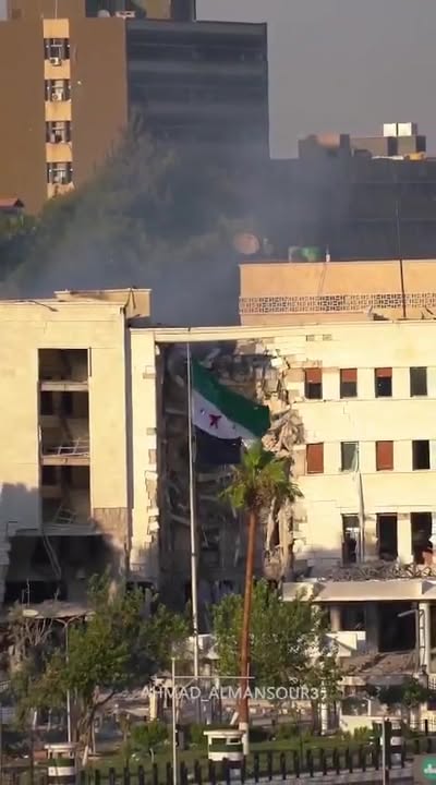 قد ننجرح ونتألم وننزف ولكننا تعودنا الصمود... يا وطن ما يهزك ريح...
#دحر #دحر_قسد
#دمشق #السويدا
#ال...