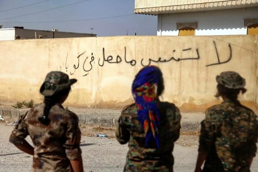 يومها دمروا #الرقة لأجل #كوباني...
#ذكرى_تدمير_الرقة 
#لاتنسوا_الرقة