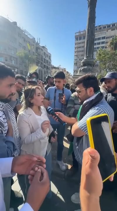 لقد أوجعت وقفاتكم ومظاهراتكم قسد وأصابتهم في الصميم. لنكن صوتاً واحداً لأجل #الجزيرة_السورية ولتستمر...