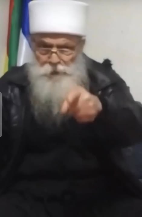 ليش يا إلهام وصلتيهم لنص البير وقطعتي الحبلة بيهم؟؟ 🤣🤣🤣

#إلهام_أحمد 
#عاشت_سورية #الجمهورية_العر...