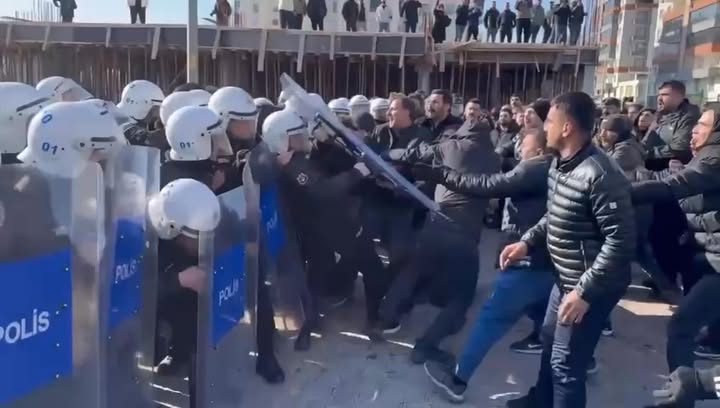 Eql tine! Bê eql! Eql na be! Ev çî ye??

#حسكتنا_ماننطيها
#حركة_دحر
#الجزيرة_السورية
#القامشلي #الما...