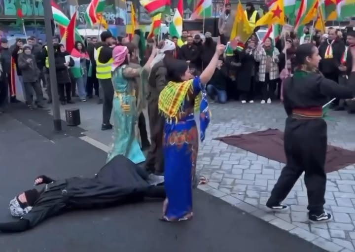 بحثوا مطولاً عن ڤيديوهات لانتـ.ـهـ.ـاكات كي يستدروا العواطف من خلالها فما وجدوا سوى ڤيديو الجـ.ـديلة...